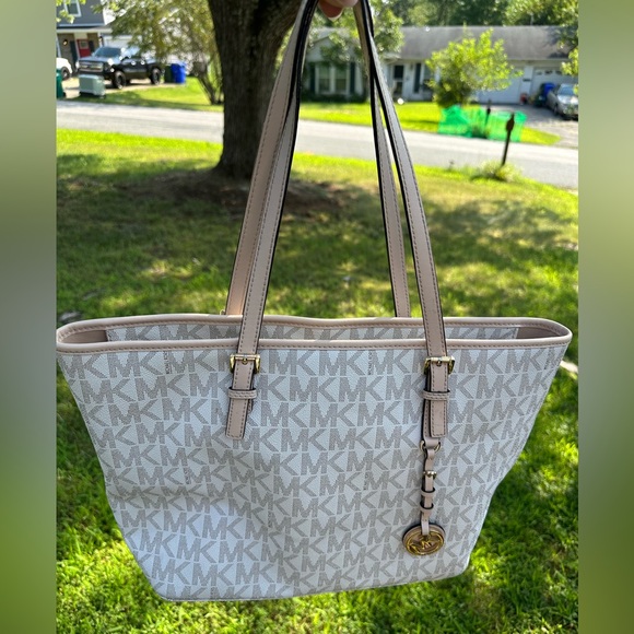 Michael Kors Jet Set Monogram Travel Tote - Picture 3 of 7